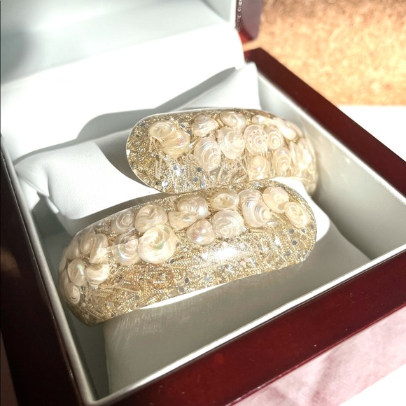 Vintage Lucite shell bracelet - Picture 4 of 6